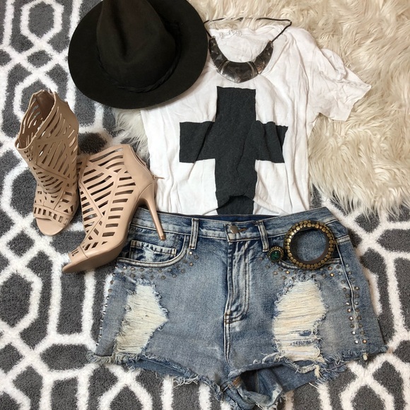 high waisted cutoff short w/ metal embellishments - Picture 1 of 8